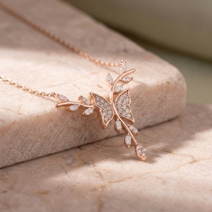 สร้อยคอรูปผีเสื้อ ทอง 14k ประดับเพชรแบบ Pave จี้รูปผีเสื้อ ผลิตในอินเดีย จี้น่ารักแบบสั่งทำ ทองคำแท้ 18k เครื่องประดับชั้นดี - Product Image 2