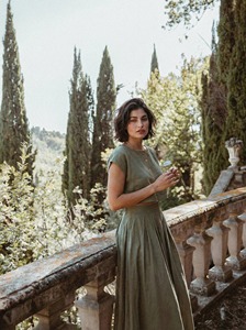 Ensemble deux pièces en lin pour femmes, haut court et pantalon large |   Tenue d'été vintage respirante et écologique |   Vêtements pour femmes en gros sur mesure - Product Image 4