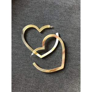 Boucles d'oreilles pendantes en corne de buffle faites à la main durables Accessoires de mode en cristal par Original Jewelry - Product Image 3