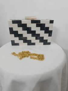 Bolso de Mano de Resina Ecológica Hecho a Mano con Patrón Personalizado - Accesorio de Moda Femenino para el Día de la Madre - Product Image 1