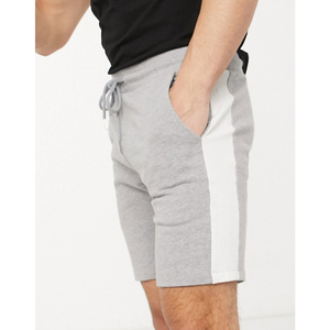 Pantalones Cortos Deportivos Grises para Hombre, 100% Poliéster Tejido, con Franja Lateral Blanca, Cintura Media, Corte Casual - Product Image 1