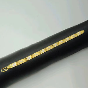 Bracelet pour homme en or 22 carats élégant avec design en diamant taillé argenté, finition de qualité supérieure, fermoir robuste, bijoux élégants pour un usage quotidien - Product Image 1