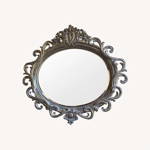 En oferta, el elegante contorno metálico da estructura al diseño del espejo creativo y elegante, hermoso espejo de inspiración victoriana. - Product Image 2