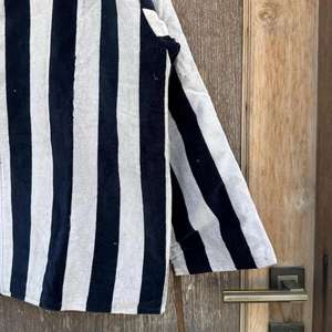 Chaqueta Corta de Terciopelo |   Interior azul | - Product Image 3