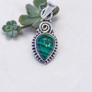 Pendentifs légers en argent 925, design artisanal, pierre précieuse malachite, vente en gros, breloques, bijoux - Product Image 1