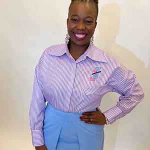 Chemise boutonnée rayée JJOA pour femmes, logo personnalisé brodé, chemisier décontracté de bureau, fabricant OEM en gros - Product Image 3