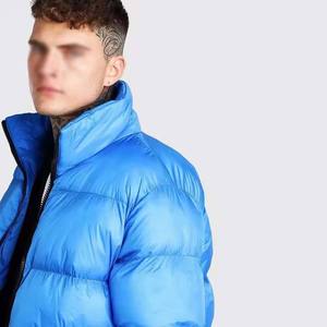 Veste longue matelassée légère pour homme personnalisable OEM, 68% coton biologique, 32% nylon recyclé, verte, imperméable, avec capuche, hiver - Product Image 3