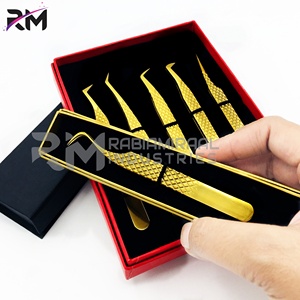 แหนบต่อขนตาปลายแหลมสีเงิน สแตนเลสสตีล ยี่ห้อ RMI ขายดี พร้อมโลโก้สั่งทำพิเศษ ด้ามจับแบบเพชร สำหรับต่อขนตาแบบวอลลุ่มและไฟเบอร์ - Product Image 4