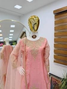 ชุดสัลวาร์ คามีซปักลายสีชมพู ชุดเดรสชาติพันธุ์สำหรับผู้หญิง ชุดงานแต่งงานแบบปากีสถานและอินเดีย - Product Image 3