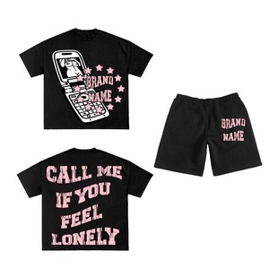 Conjunto de camiseta y pantalones cortos negros para mujer, 240 GSM, algodón y poliéster, estampado con relieve, impresión DTG, logotipo personalizado, 100% algodón. - Product Image 2