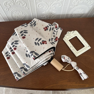 Paraguas Negro de Doble Uso para Mujer con Protección UV, Diseño de Fruta de Espino, Sombrilla Plegable Pequeña y Fresca para Sol y Lluvia - Product Image 6