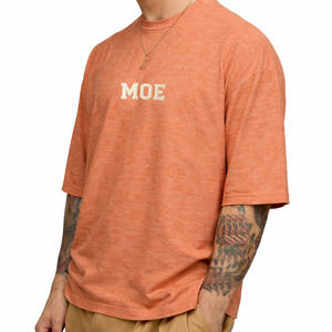 Camiseta Extra Grande de Hombre en Jersey de Mezcla de Algodón Texturizado con Logotipo Bordado MOE, Fabricación de Marca Privada - Product Image 1