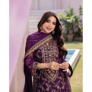 Ensemble haut et bas de soirée de créateur avec dupatta, taille naturelle - Product Image 3