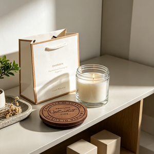 ฝาไม้ MDF แบบกำหนดเองสำหรับขวดเทียนทรงกลม พร้อมโลโก้สลักลึก สัมผัสนุ่ม สีวอลนัท สำหรับบรรจุภัณฑ์ขวดแก้ว - Product Image 1