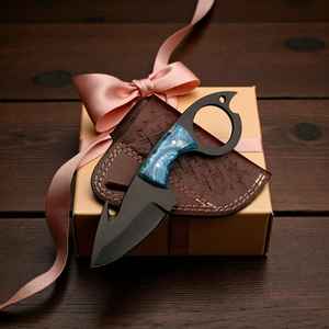 Cuchillo de caza y desollado de acero de alto carbono, hecho a mano y personalizado, con gancho para el intestino, mango con el mejor diseño y recubrimiento negro, y funda de alta calidad. - Product Image 3