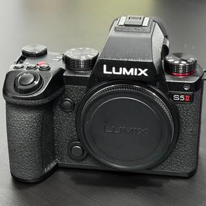 NOUVEAU Appareil photo numérique reflex numérique plein format Lumix S5 Mark II 24,2 MP avec carte SD et capture vidéo Full HD - Product Image 3