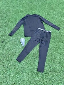 Conjunto de Ropa Interior Deportiva de Hockey Personalizada Gemini: Camiseta de Compresión Acolchada y Pantalones Deportivos con Protección - Ropa Deportiva Transpirable para Hombre - Product Image 3