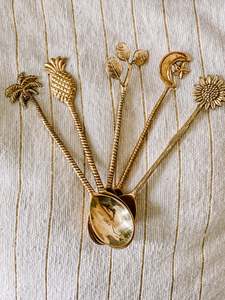Cuillère en laiton avec manche au design artisanal personnalisé à prix abordable - Product Image 5