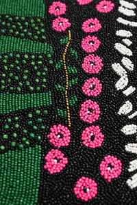 Sac à main rectangulaire brodé à la main de perles de rocaille et de perles de verre en polyester, motif floral, idéal pour les soirées - Product Image 5