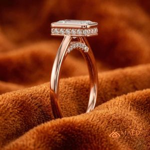 แหวนหมั้นประดับมอยส์ซาไนต์ทรงเหลี่ยมมรกต ชุบทองคำขาว 14K ดีไซน์เรียบหรู เหมาะสำหรับงานแต่งงาน งานครบรอบ หรือเป็นของขวัญสำหรับผู้หญิง - Product Image 2