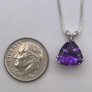 Collar con colgante elegante vintage de plata de ley chapada en oro con amatista tallada en trillón para mujer, regalo de joyería con piedra de nacimiento de febrero - Product Image 4