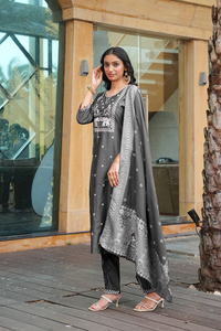 Conjunto de Kurti Gris para Mujer, Manga 3/4, Corte Vaticano, Completamente Cosido, Ideal para Ocasiones Formales y Festivas - Product Image 4