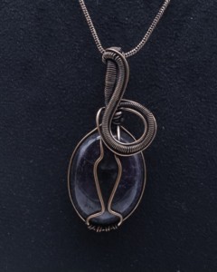 Collier en agate naturelle avec pendentif enroulé de fil de cuivre |   Collier artisanal bohème en pierres précieuses - Product Image 2