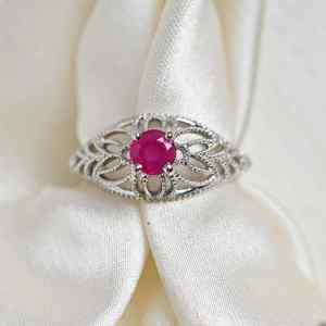 แหวนพลอยทับทิมธรรมชาติประดับเงินสเตอร์ลิง ชุบทอง ดีไซน์หรูหรา ของขวัญวันครบรอบแต่งงานสำหรับผู้หญิง - Product Image 1