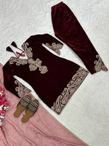 Salwar Kameez en velours élégant de créateur, style fantaisie, robe de graduation pour femmes d'été, évacuation de l'humidité, séchage rapide, fournisseur indien - Product Image 2