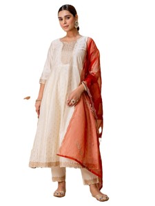 Salwar Kameez Crema Bordado con Dupatta Roja, Conjunto Premium de Seda Chanderi para Mujer, Kurta Anakali Bordada con Pantalón y Dupatta - Product Image 1