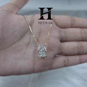 Collier pendentif en diamant de laboratoire taille radiant de luxe en or jaune 14 carats pour femme - Product Image 3