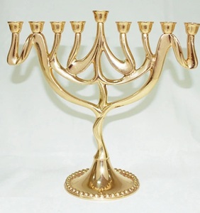 Menorah de Aluminio de Diseño Exclusivo para Marca Privada, Ideal para Ceremonias Religiosas, Decoración Festiva, Elegante para Mesa de Comedor y Sala de Estar - Product Image 6