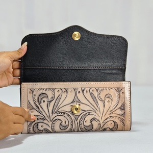Nuevo y Moderno Bolso de Mano de Diseño Floral con Grabado a Mano en Cuero Genuino Antirrobo, Superventas, para Uso Diario, Fiestas y Múltiples Ocasiones - Product Image 3