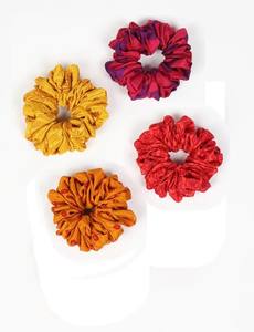 Scrunchies pour cheveux en tissu de sari vintage, faits à la main, motif hippie - Product Image 2