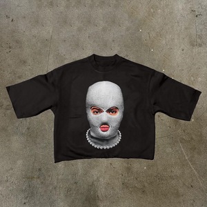 เสื้อยืดผู้ชายสีดำลายกราฟิกมือกำลังอธิษฐานถือเงิน สไตล์สตรีทแวร์ทรงโอเวอร์ไซส์แบบครอป - Product Image 4