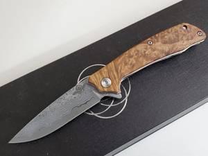 Cuchillo Plegable SHARP POINT TRADES con Hoja de Acero Inoxidable de 0.5mm de Grosor, Mango de Madera y Apertura con Perilla, 6.7 pulgadas - Product Image 3
