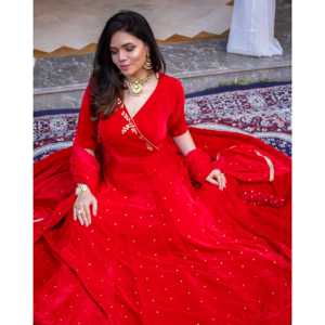 Ensemble Lehenga Rose Rouge Fait Main Taille XS – Tenue de Mariage Élégante - Lehenga Choli - Product Image 4