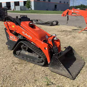รถตักล้อยางขนาดเล็ก Kubota SCL1000 แบบยืนขับเคลื่อนด้วยสายพาน  เครื่องยนต์ Kubota 24.8 แรงม้า - Product Image 2