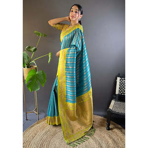 Sari en soie tissée satinée bleu ciel Elite Weaves avec bordure contrastante Zari unique pour tenue de soirée - Product Image 1