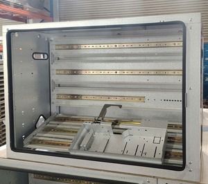 Service de fabrication de tôlerie, armoire basse tension, coffret de distribution électrique industriel en acier, montage modulaire sur rail DIN - Product Image 3
