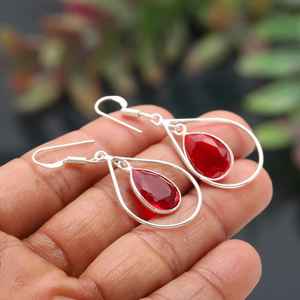 Boucles d'oreilles artisanales en argent sterling 925 avec grenat rouge, pierre précieuse ovale de couleur rouge, bijou solitaire. - Product Image 2