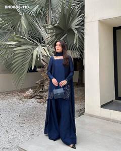 Fournisseur de la dernière collection de pantalon-kurta et ensemble dupatta en crêpe de soie avec broderies et sequins, de la marque Farshi, de Surat. - Product Image 3