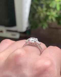 Bague en moissanite taille Asscher avec accents latéraux en trilions pour femme, en argent 925 original, bijou de promesse de mariage, cadeau pour elle - Product Image 4