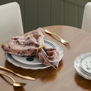 Ensemble de 4 anneaux de serviette en métal doré modernes, décor de table géométrique sculptural - Product Image 3