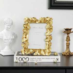 Marco de Fotos Metálico con Estilo que Agrega un Toque Histórico a tu Decoración, Pieza de Tendencia para Exhibición de Fotos Atemporales, Floral Premium - Product Image 4