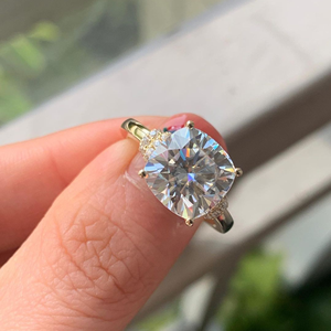 Moissanite Top Vente 3 Carat Coussin Coupe Bague de Fiançailles originale en Or Jaune 18k Fine Jewelry Rings Wholesale - Product Image 3