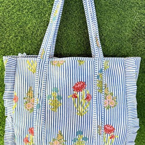 Bolso tote acolchado de algodón con volantes, bolso tote de hombro elegante para mujer, bolso tote personalizado con nombre de novia, bolso tote floral bohemio - Product Image 2