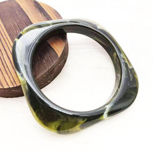 Bracelet carré géométrique en résine colorée, bijoux fantaisie, accessoires de mode faits à la main, bracelets irréguliers - Product Image 6