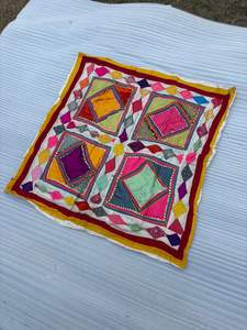 ผ้าปะติดปักลายวินเทจทำมือ – แผงผ้าตกแต่งสไตล์โบโฮหลากสี - Product Image 3