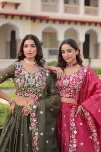Lehenga et Blouse Ornementés de Broderies Zari et de Sequins avec Dupatta en Dentelle de Designer Ornée de Sequins et de Zari - Product Image 2